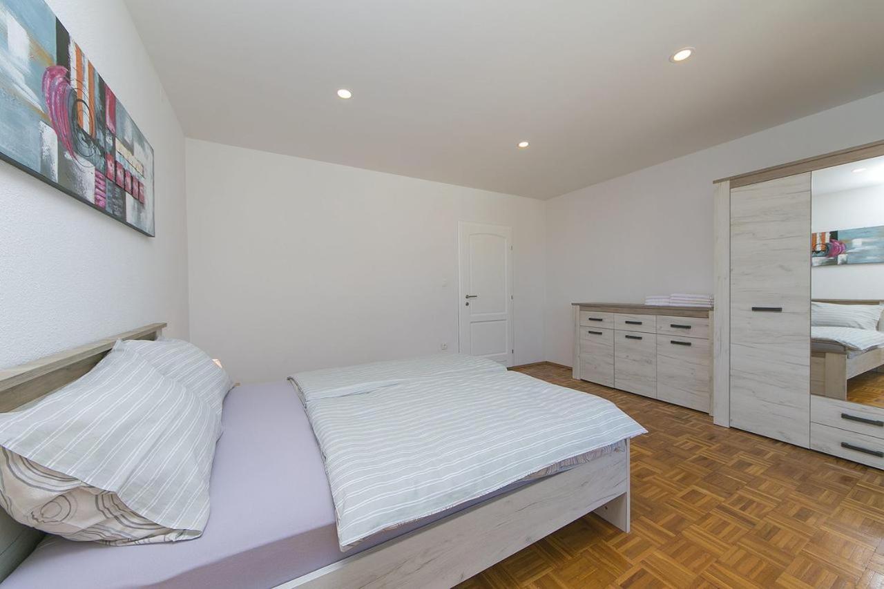 Apartments Sanja Baška Voda Kültér fotó