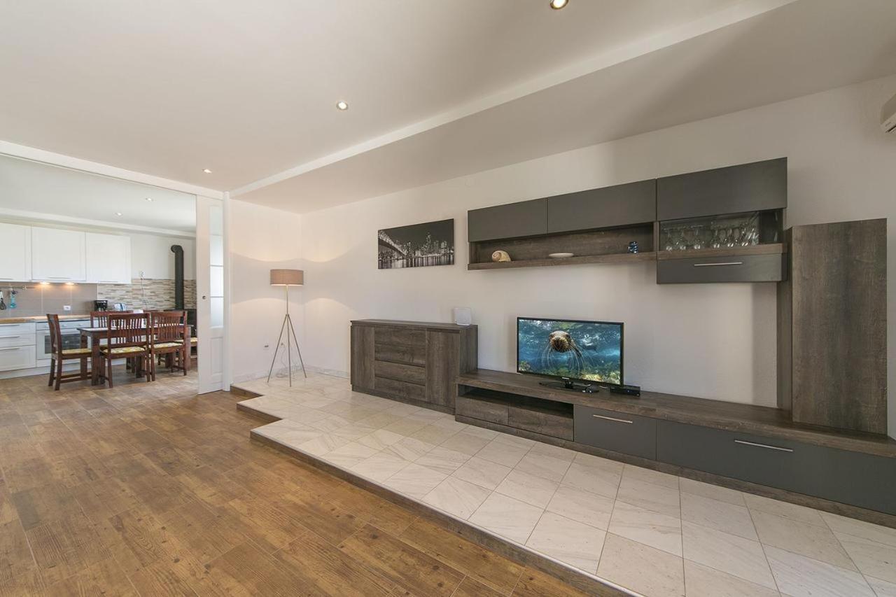 Apartments Sanja Baška Voda Kültér fotó